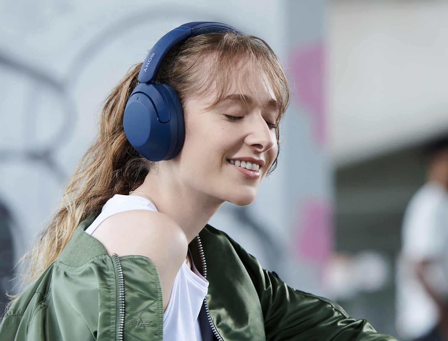 Sony WH-XB910N: full-size wireless headphones with ANC for $250